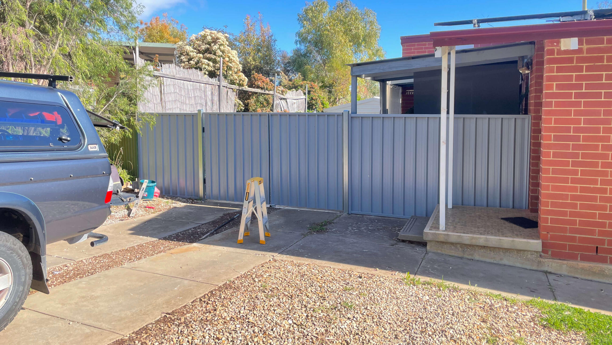 COLORBOND GOOD NEIGHBOUR / DOUBLE GATES